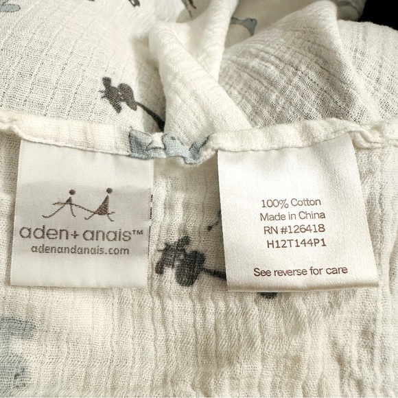 Aden + Anais muslin swaddle blanket - Picture 3 of 4